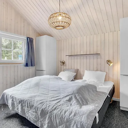 6 Bedroom Gorgeous Home In Blavand *