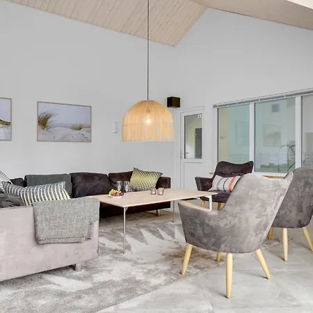 Six-bedroom In Prázdninový dům Blåvand