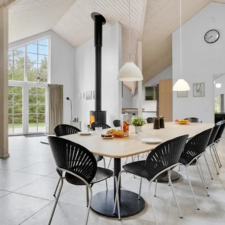 6 Bedroom Gorgeous Home In Blavand Blåvand
