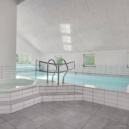 Six-bedroom In 度假居 *