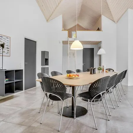 Six-bedroom In Prázdninový dům *