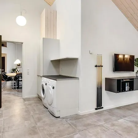 6 Bedroom Gorgeous Home In Blavand *