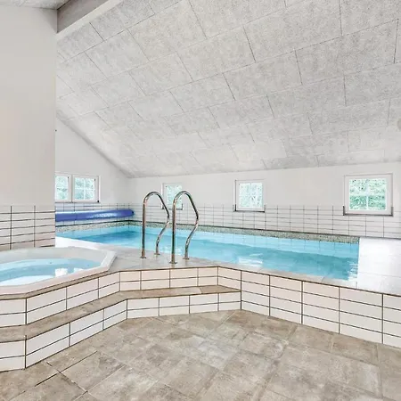 Six-bedroom In Prázdninový dům Blåvand